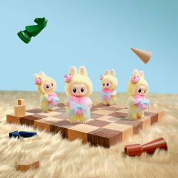 Let’s Checkmate - Labubu homenaje reina